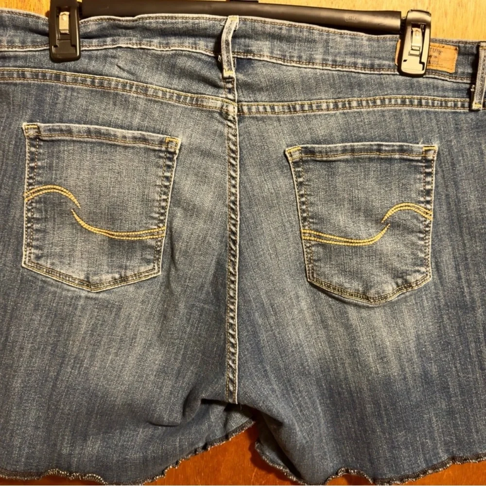 Lot of 4 Pairs of Women’s Denim Shorts Size 20 - Picture 6 of 15